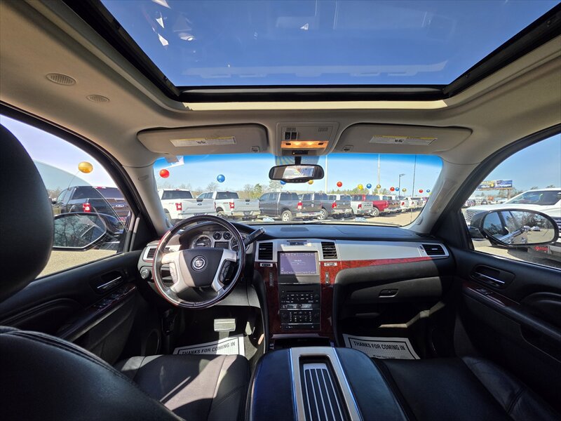 Used 2013 Cadillac Escalade EXT Premium AWD/4WD image 12