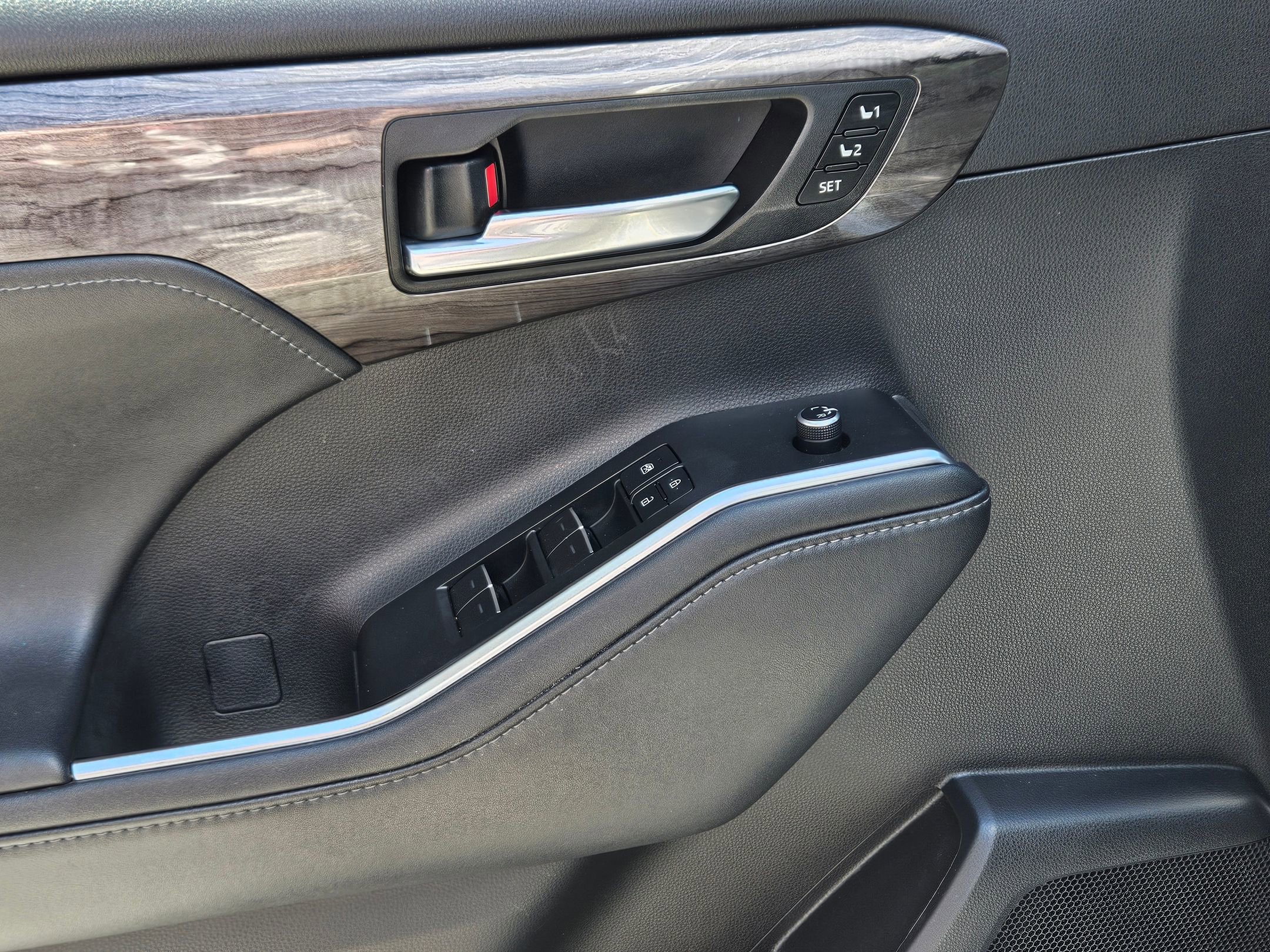 Used 2020 Toyota Highlander Limited image 18