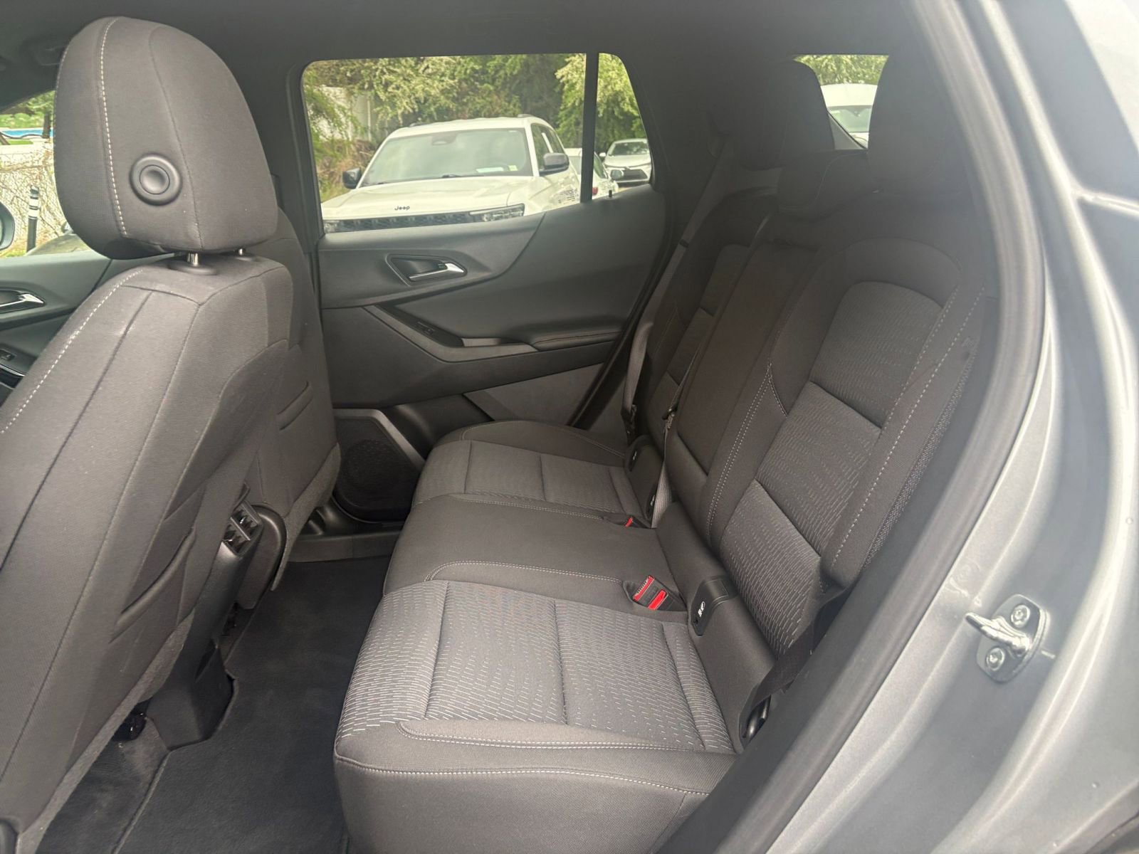 Used 2025 Chevrolet Equinox LT FWD image 24