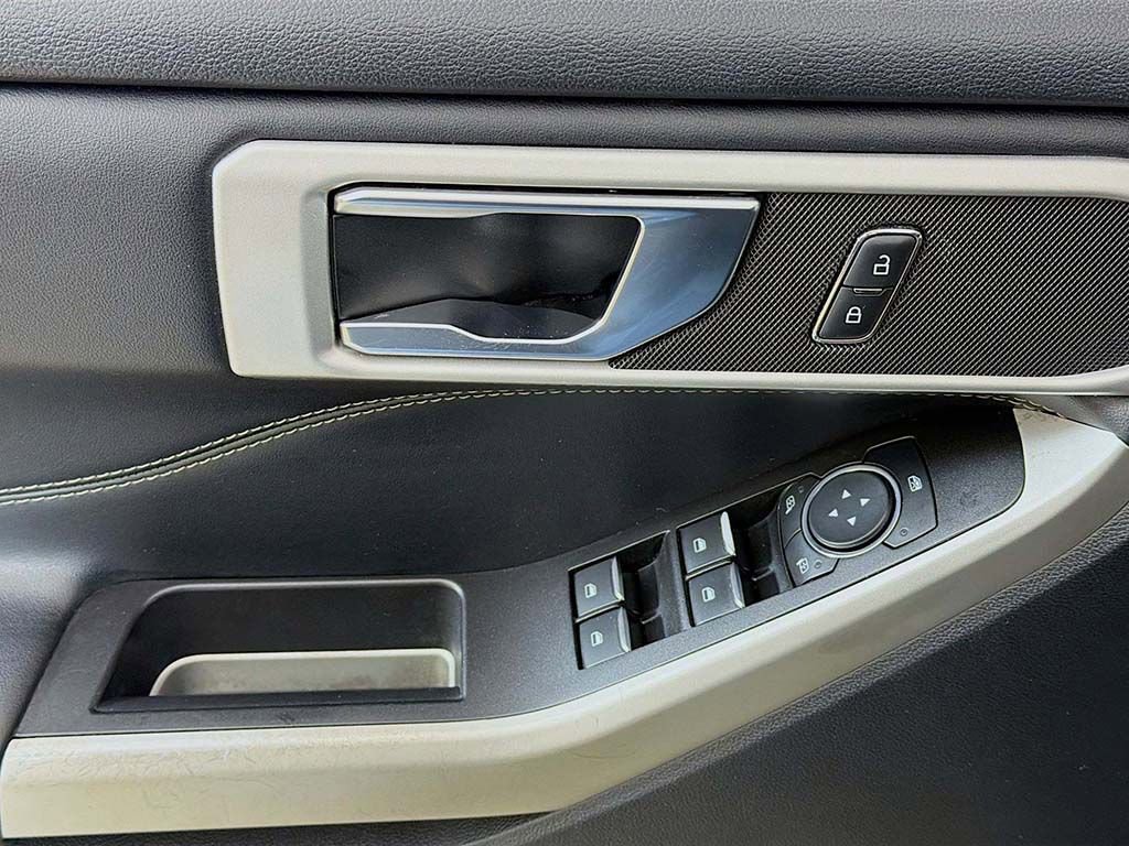 Used 2022 Ford Explorer XLT w/ Equipment Group 202A image 28