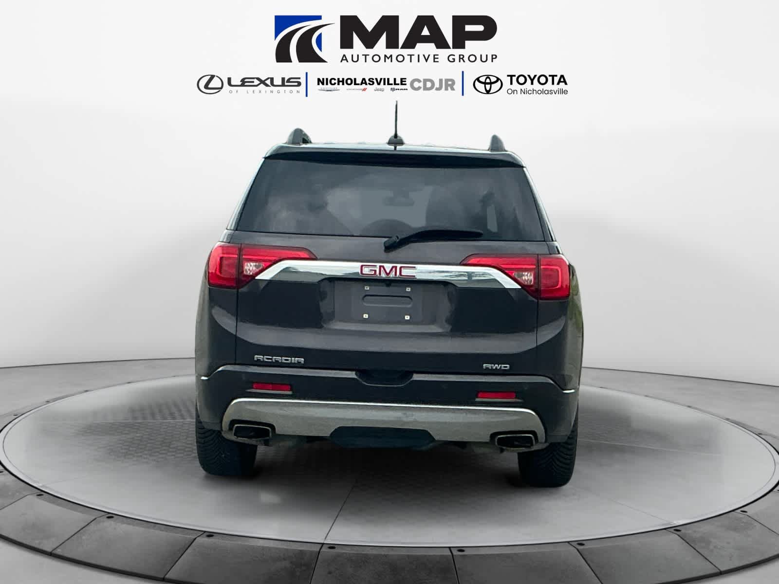 Used 2018 GMC Acadia Denali w/ Technology Package AWD/4WD image 4