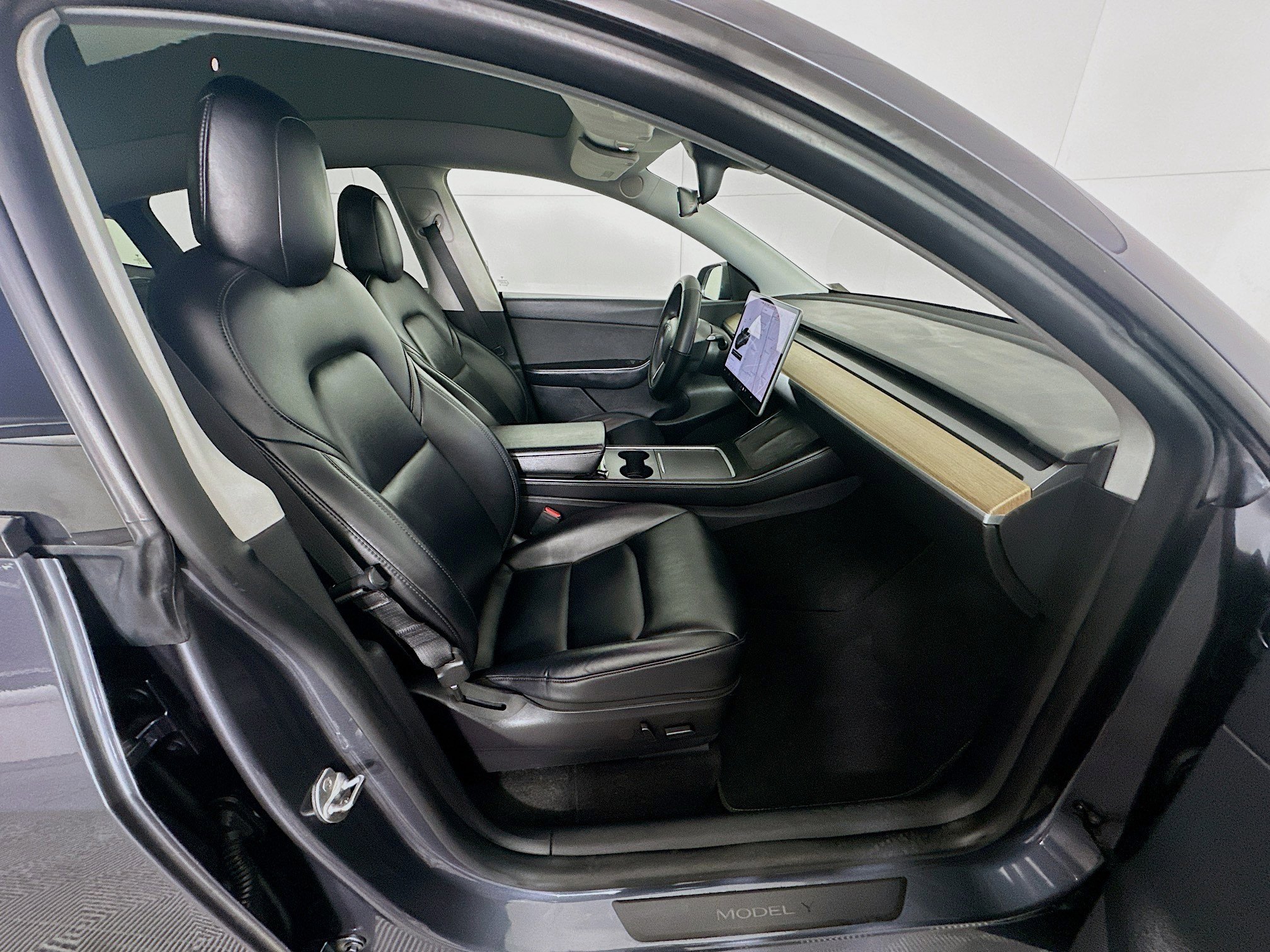 Used 2021 Tesla Model Y Long Range image 30