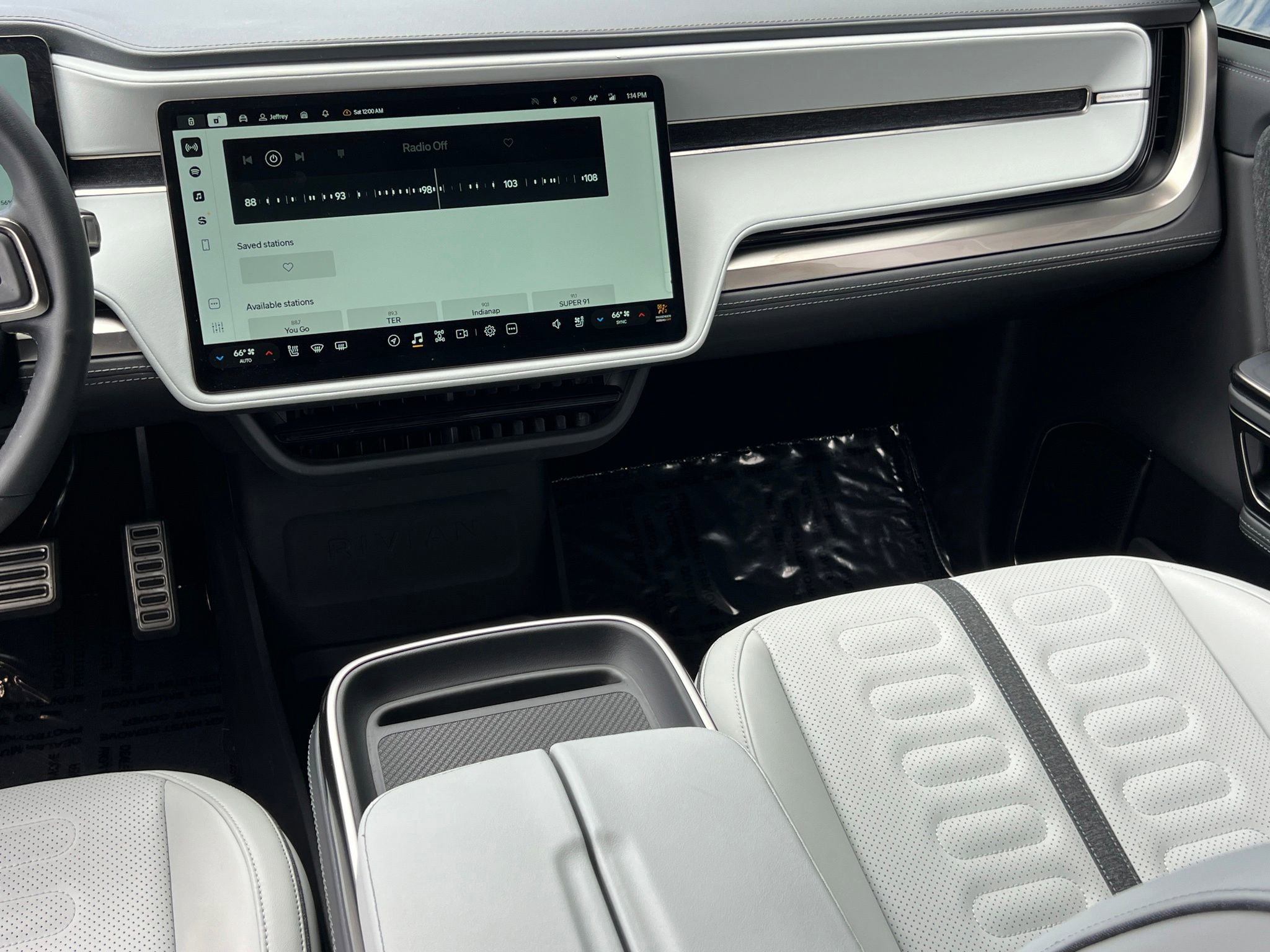 Used 2024 Rivian R1S Adventure AWD/4WD image 31
