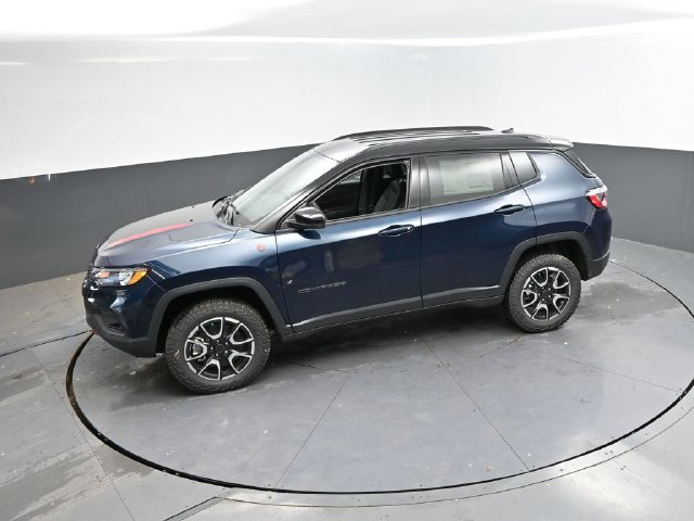 New 2026 Jeep Compass Trailhawk w/ Trailer Tow Group AWD/4WD image 37