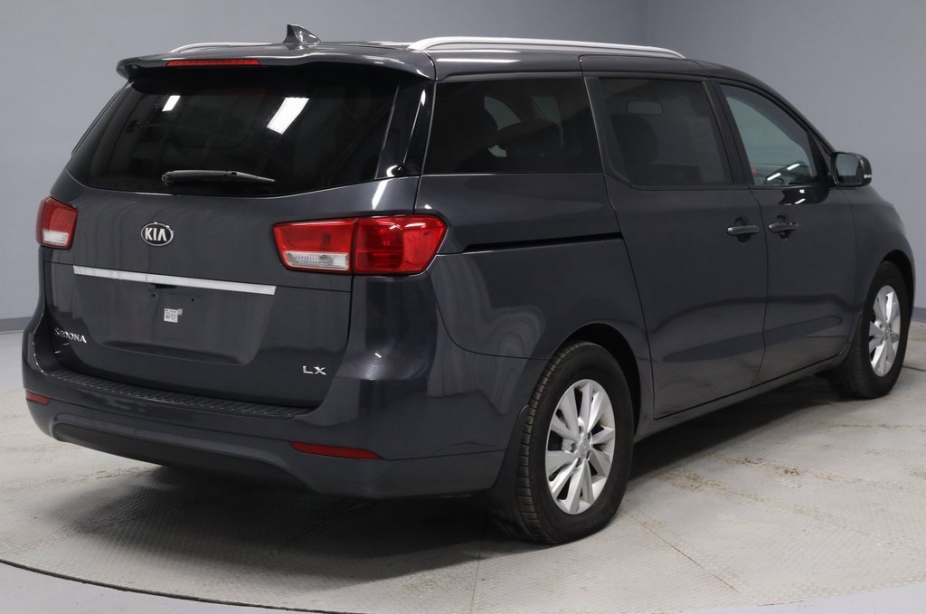 Used 2016 Kia Sedona LX image 9