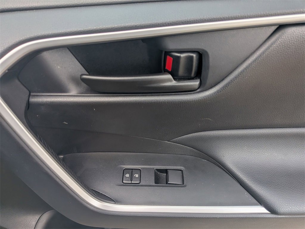 Used 2025 Toyota RAV4 LE image 32