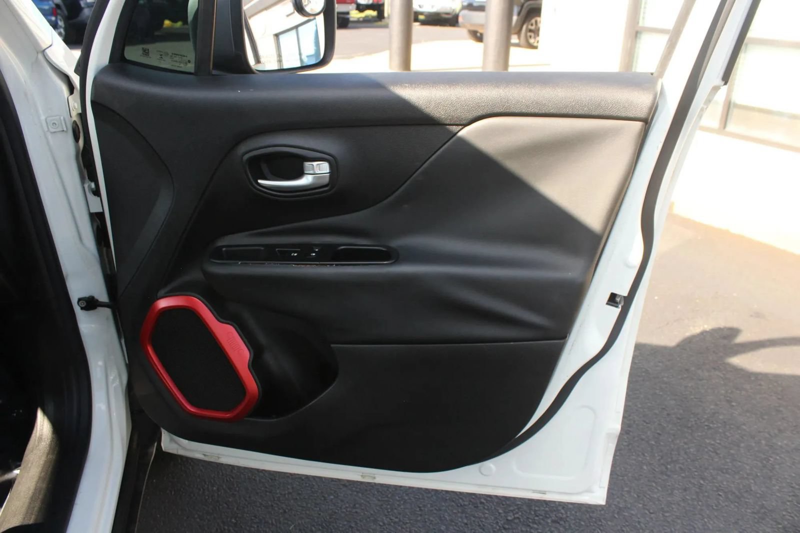 Used 2015 Jeep Renegade Trailhawk AWD/4WD image 20