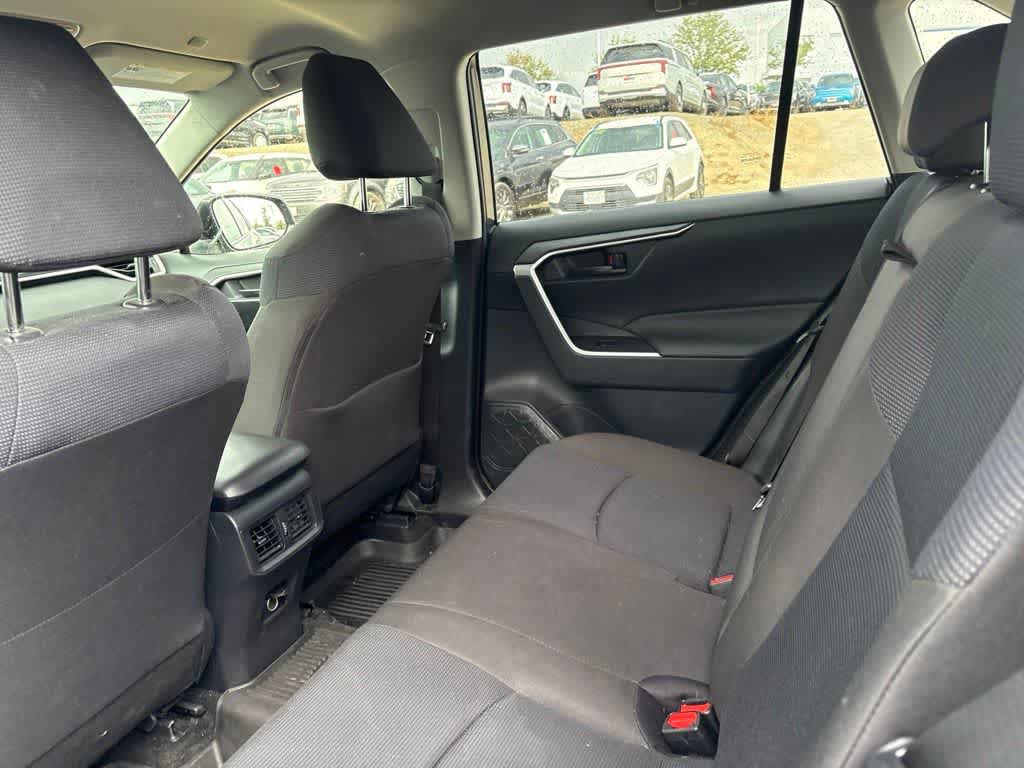 Used 2024 Toyota RAV4 LE AWD/4WD image 8