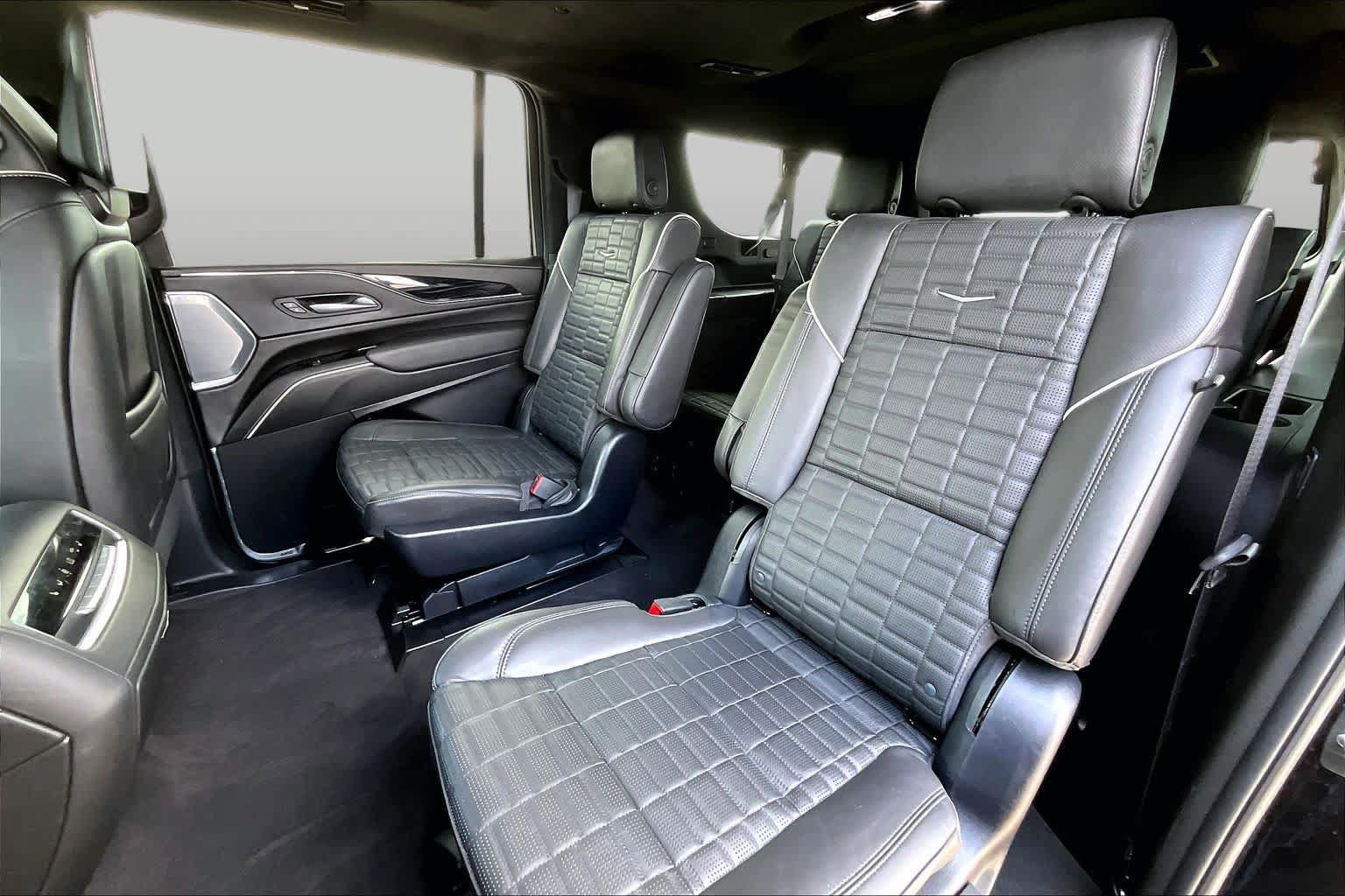 Used 2024 Cadillac Escalade ESV V w/ LPO, ONYX Package AWD/4WD image 19