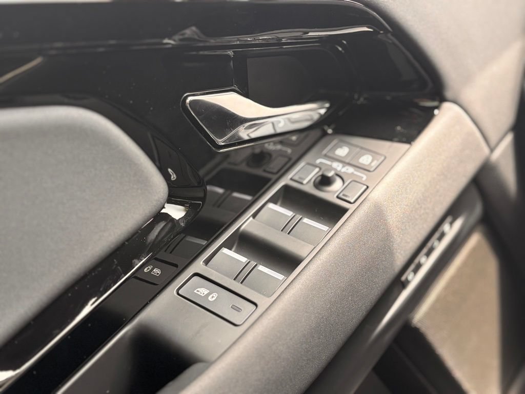 New 2026 Land Rover Range Rover Evoque Dynamic SE AWD/4WD image 11