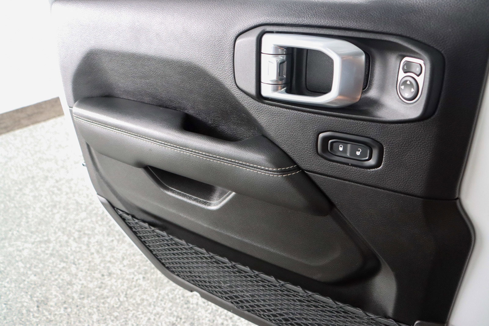 Used 2022 Jeep Wrangler Unlimited Sahara w/ Cold Weather Group image 23