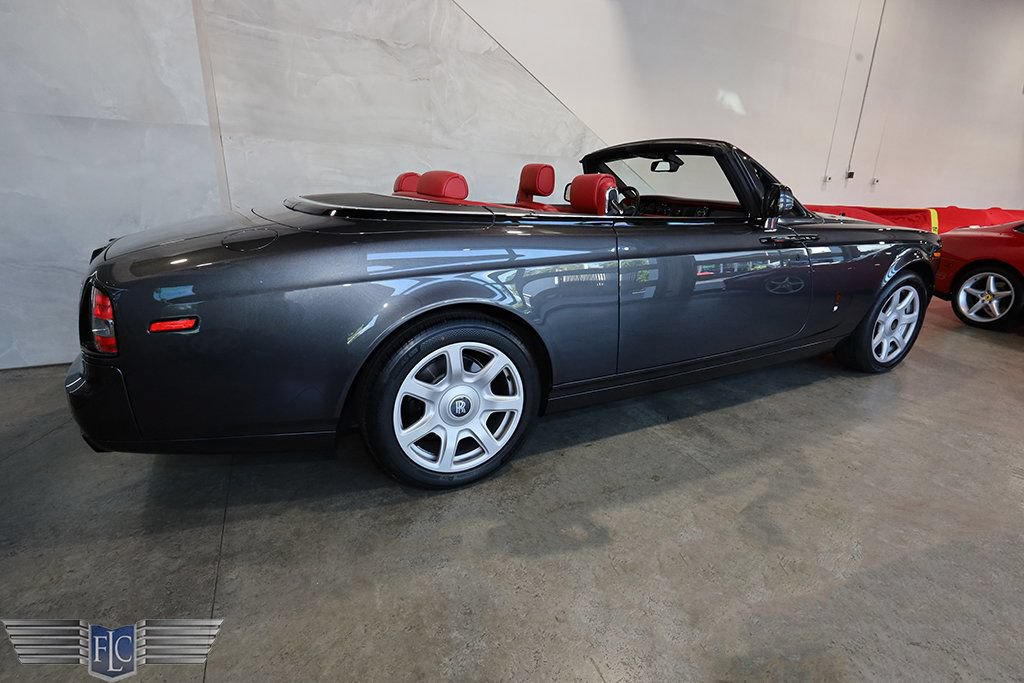 Used 2017 Rolls-Royce Phantom Drophead Coupe RWD image 5