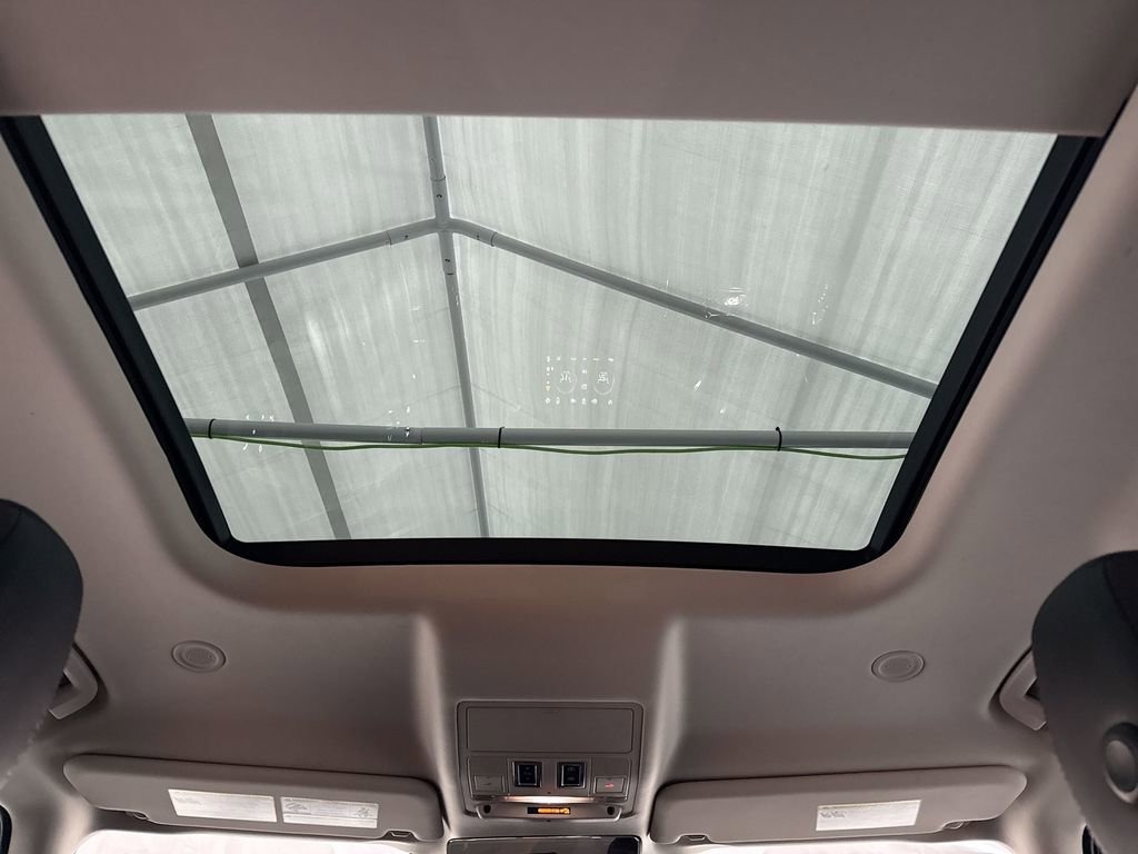 Used 2020 Land Rover Defender 110 SE image 16