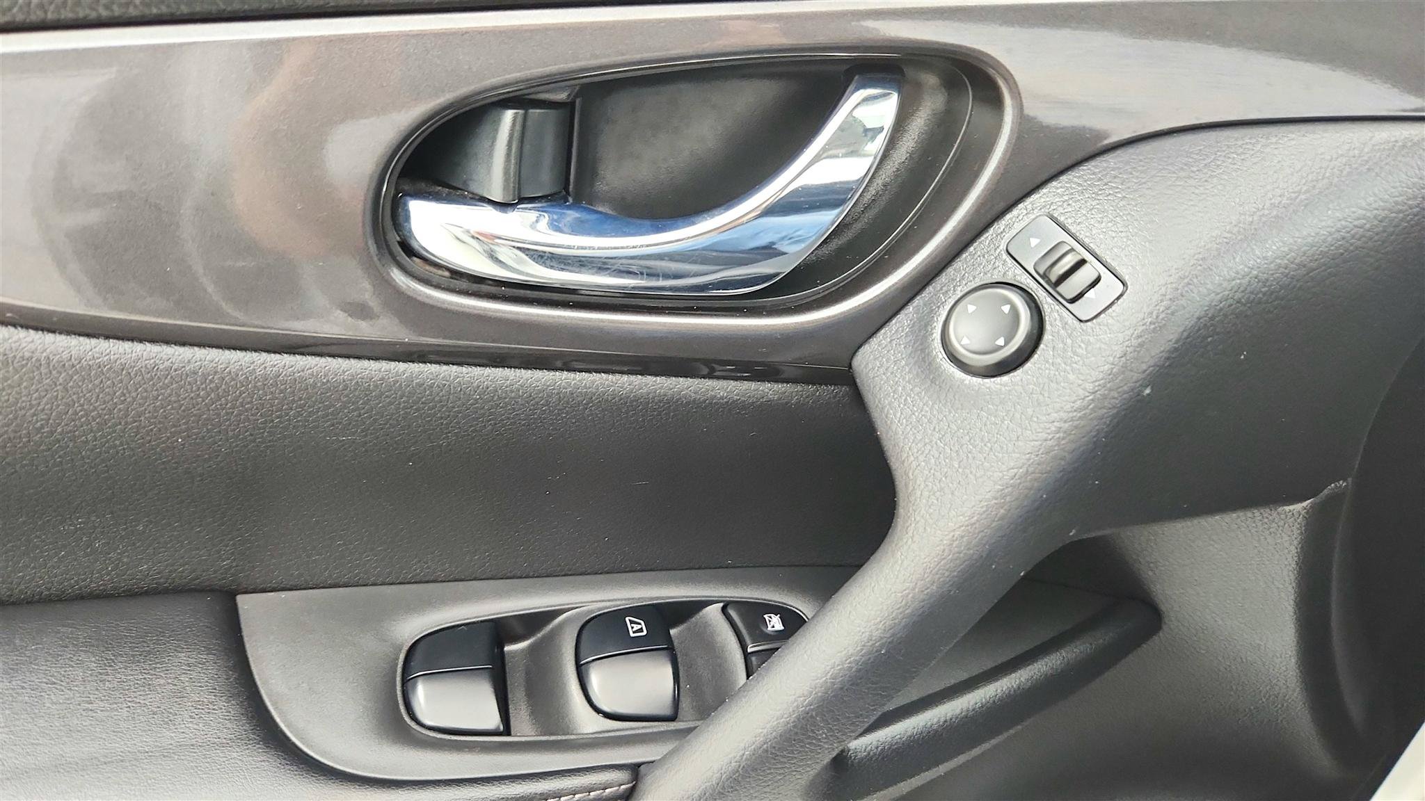 Used 2020 Nissan Rogue SV AWD/4WD image 24