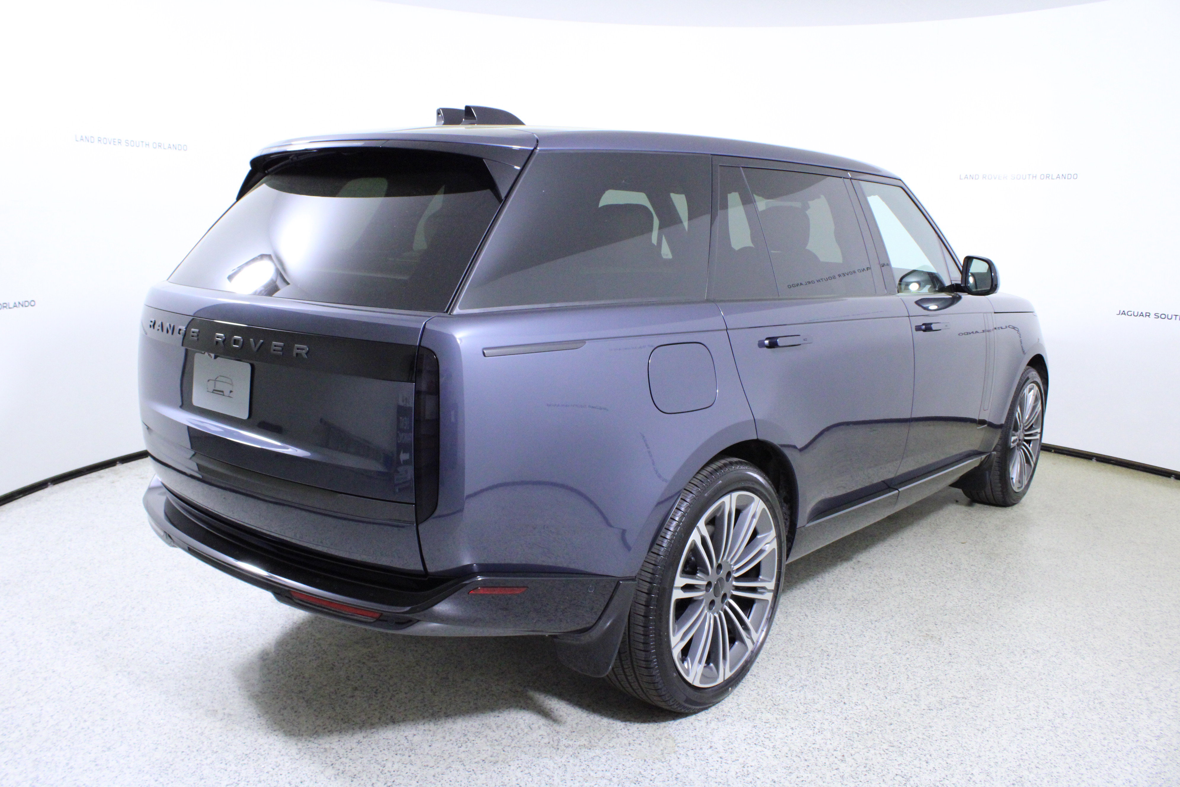 New 2026 Land Rover Range Rover Long Wheelbase SE image 7