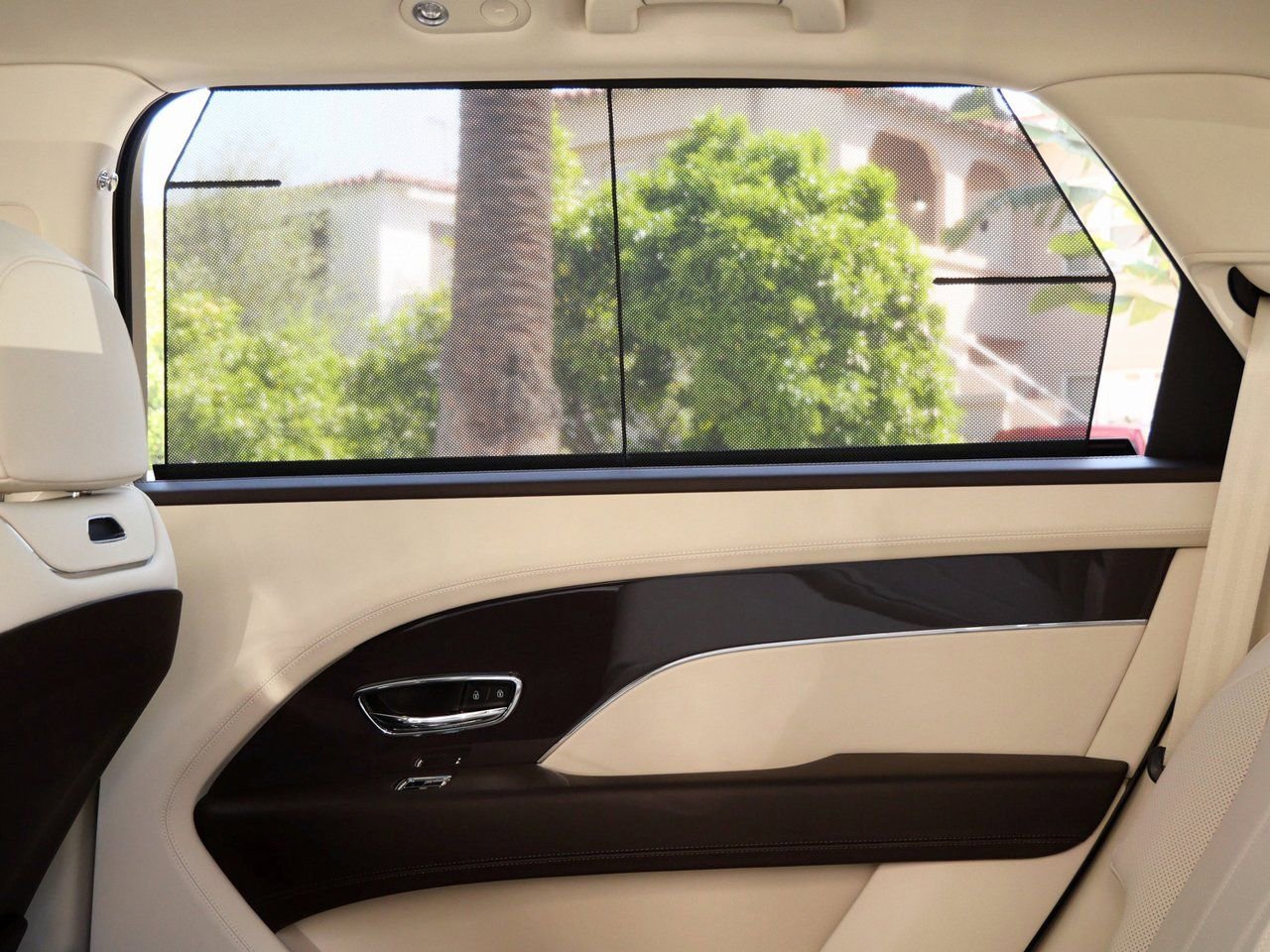 Used 2025 Bentley Bentayga Extended Wheelbase image 16