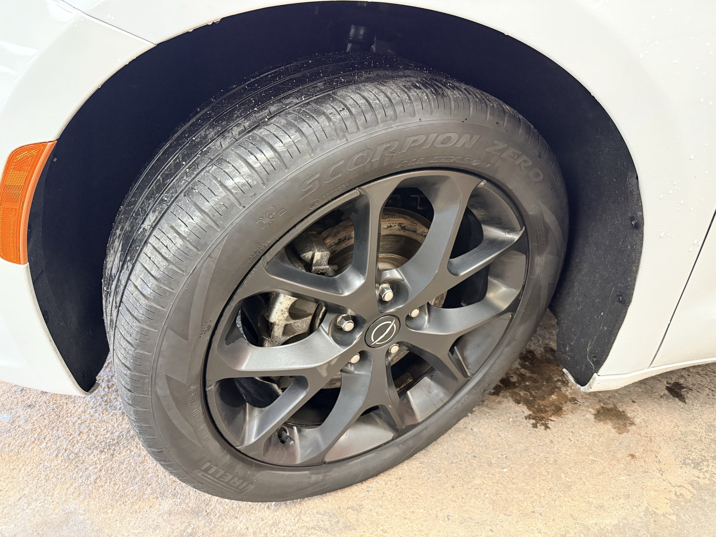 Used 2025 Chrysler Pacifica Limited FWD image 4