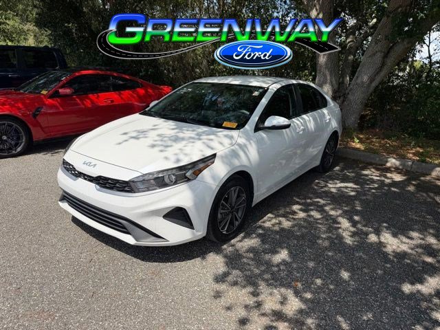 Used 2023 Kia Forte LXS w/ LXS Technology Package FWD image 1
