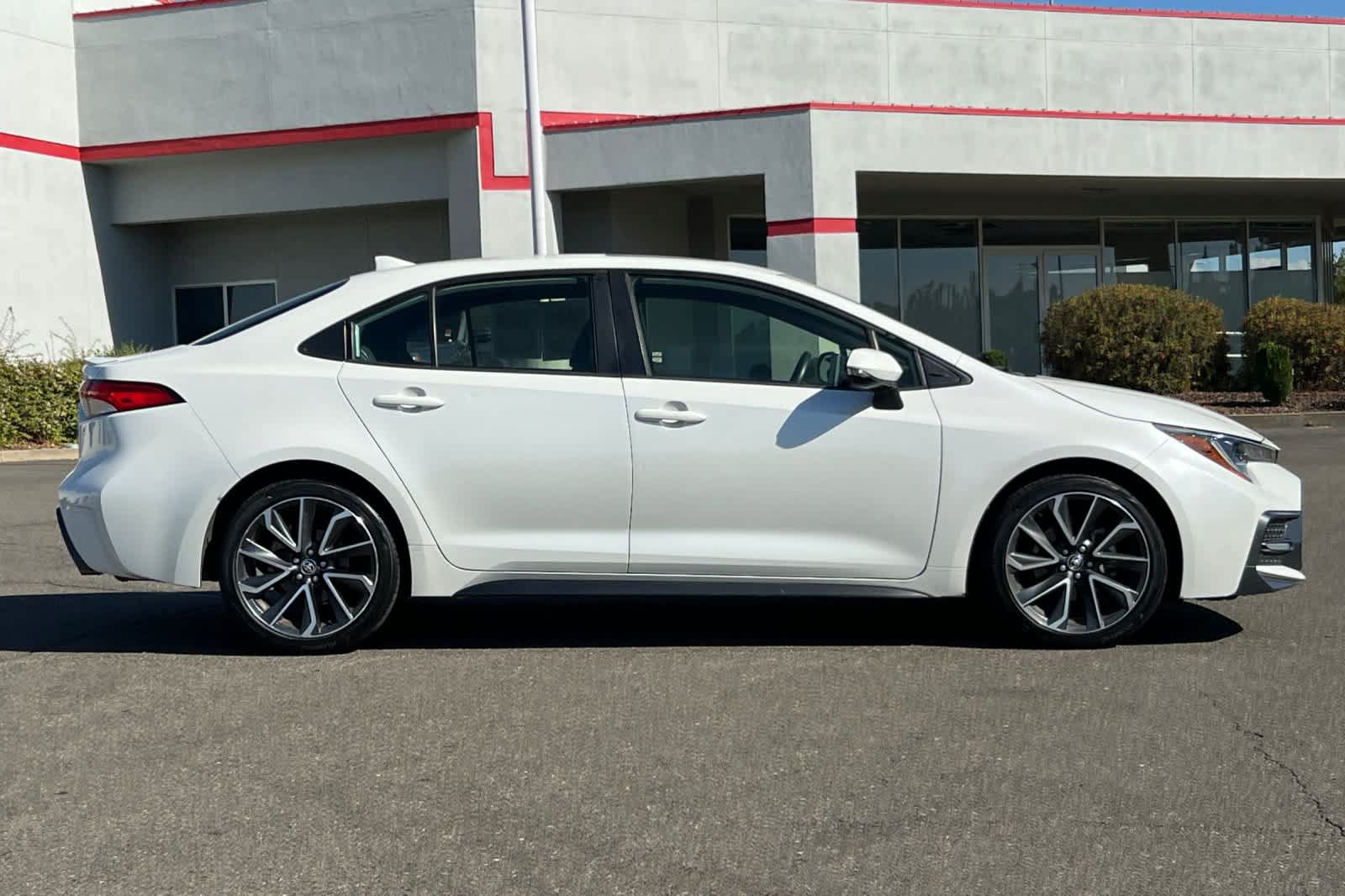 Used 2021 Toyota Corolla SE w/ SE Premium Package FWD image 6