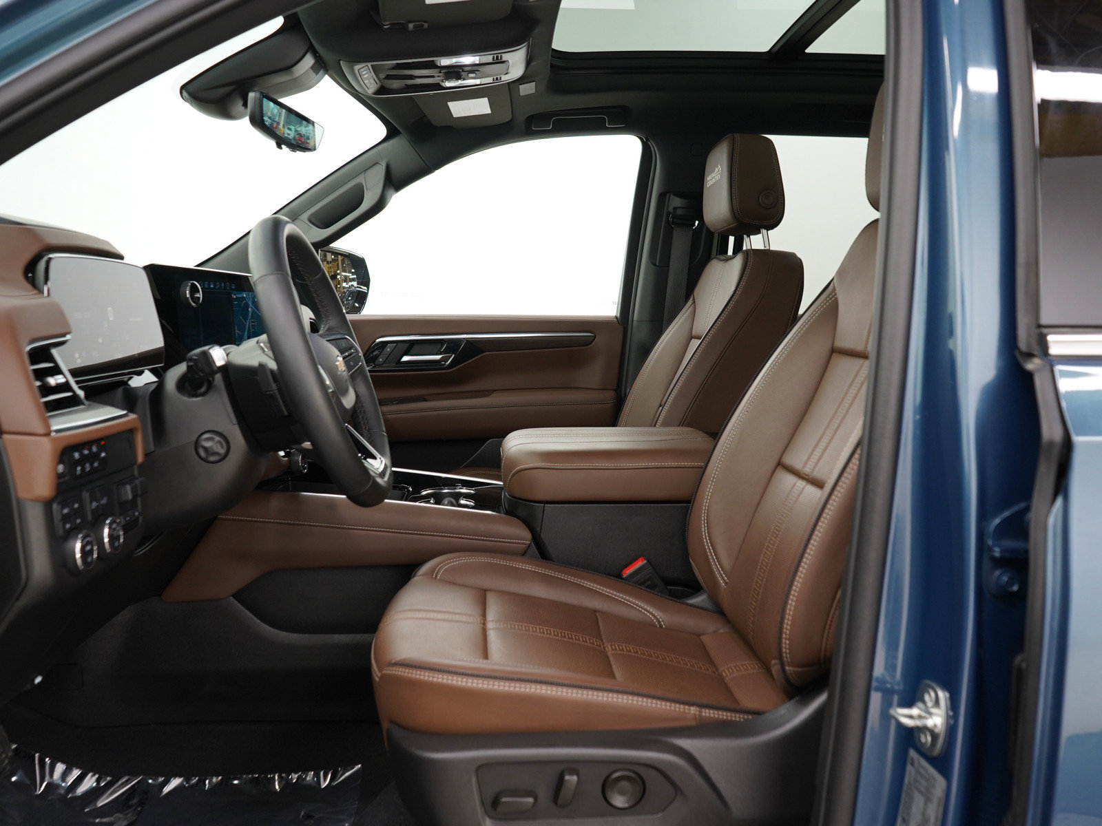 Used 2025 Chevrolet Tahoe High Country AWD/4WD image 25
