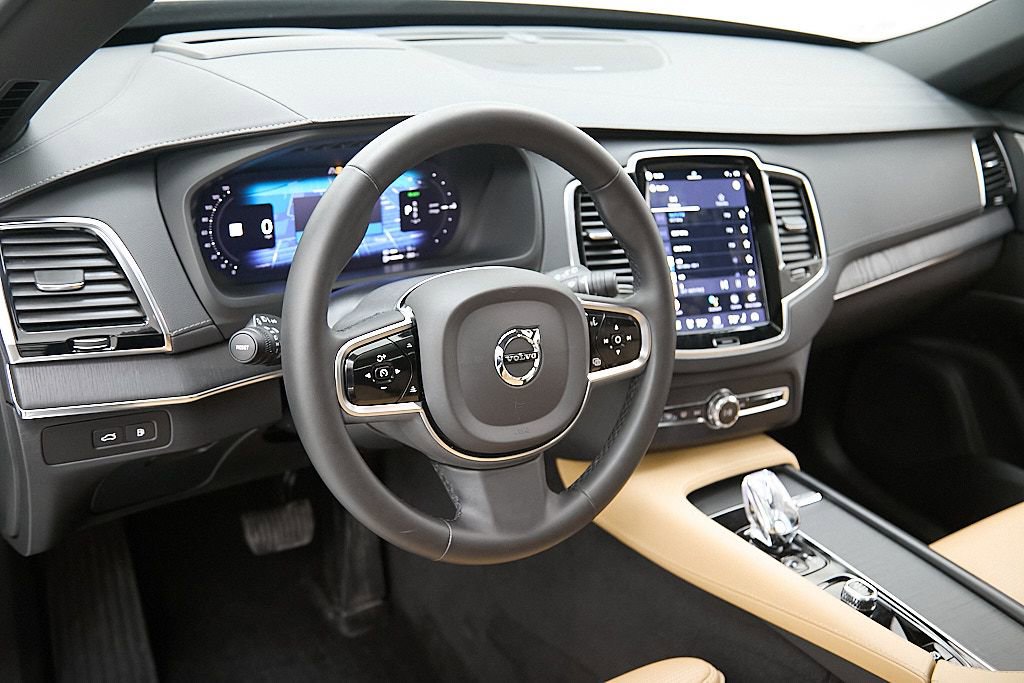 Certified 2024 Volvo XC90 T8 Ultimate w/ Protection Package image 13