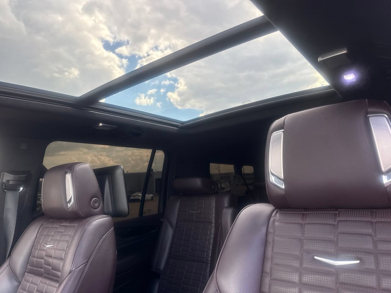 Used 2023 Cadillac Escalade ESV Premium Luxury Platinum AWD/4WD image 46