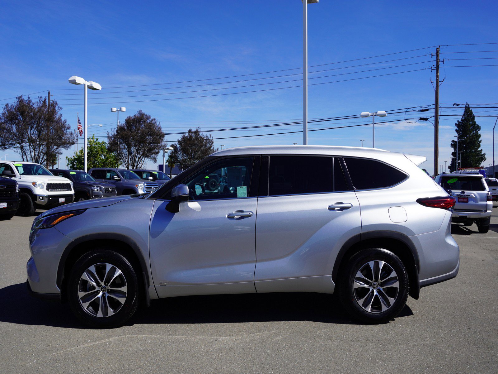 Used 2022 Toyota Highlander XLE image 7