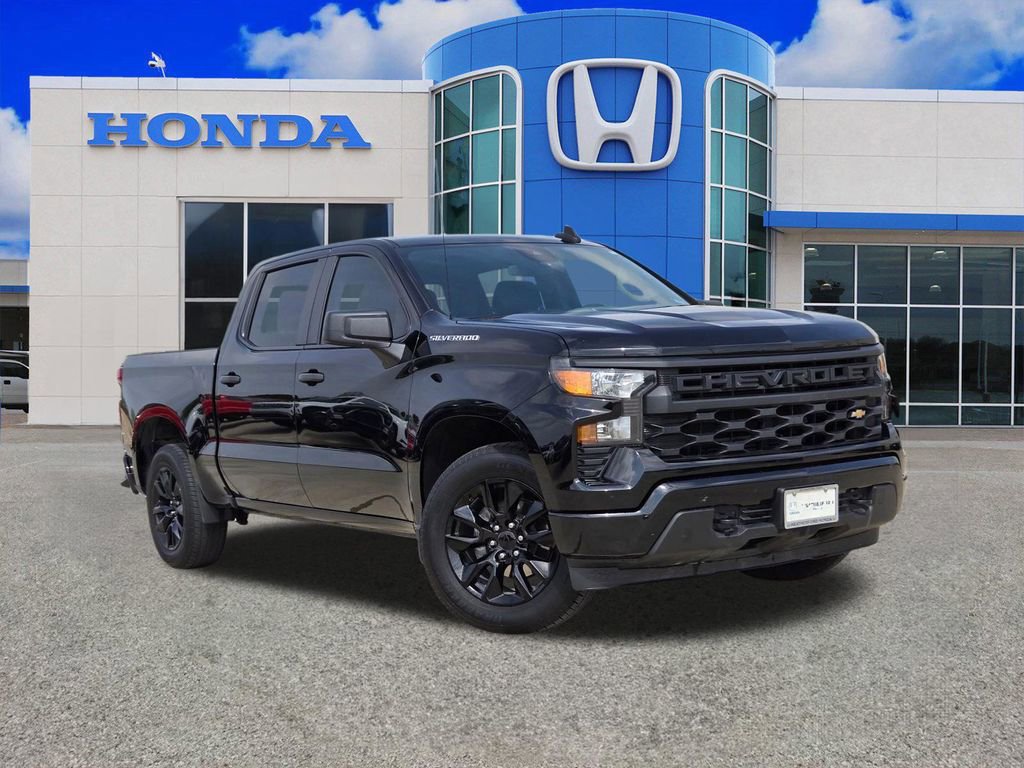 Used 2024 Chevrolet Silverado 1500 Custom RWD image 2