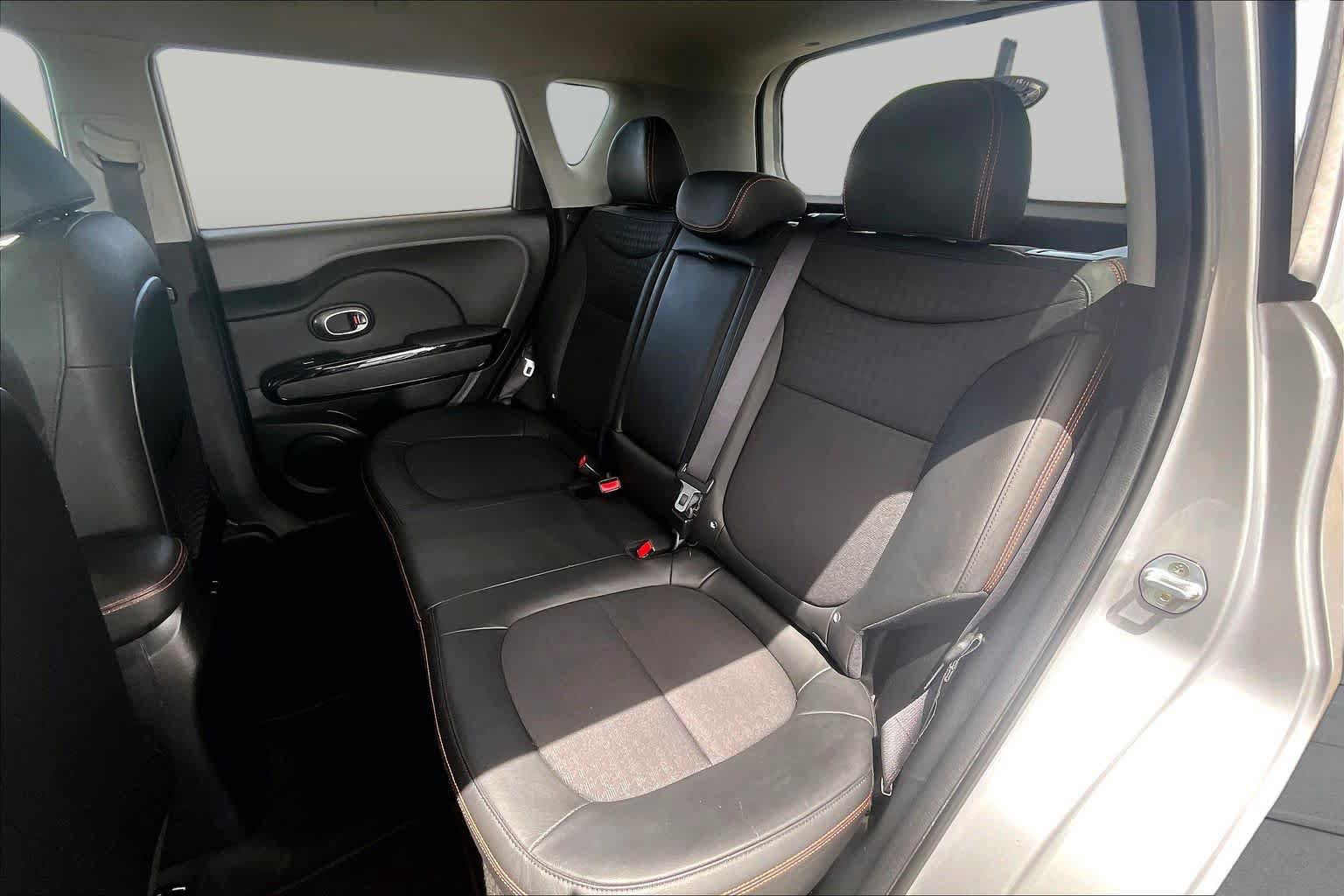 Used 2019 Kia Soul ! FWD image 19