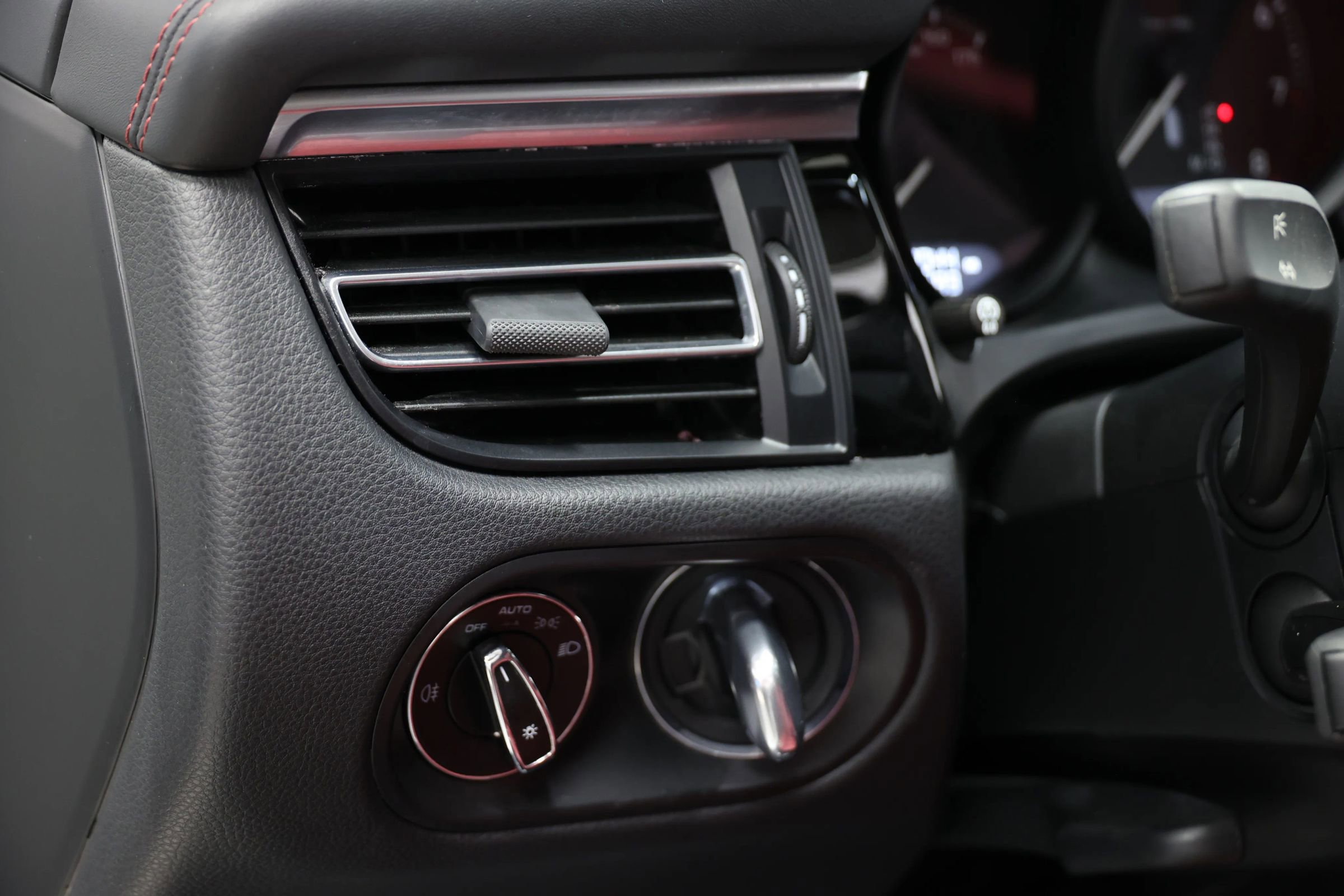 Used 2022 Porsche Macan image 20