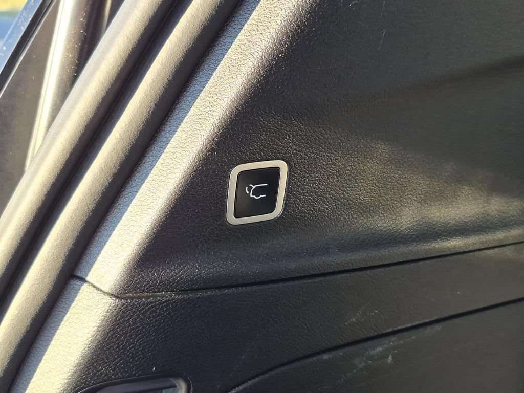 Used 2025 Chrysler Pacifica Select FWD image 9