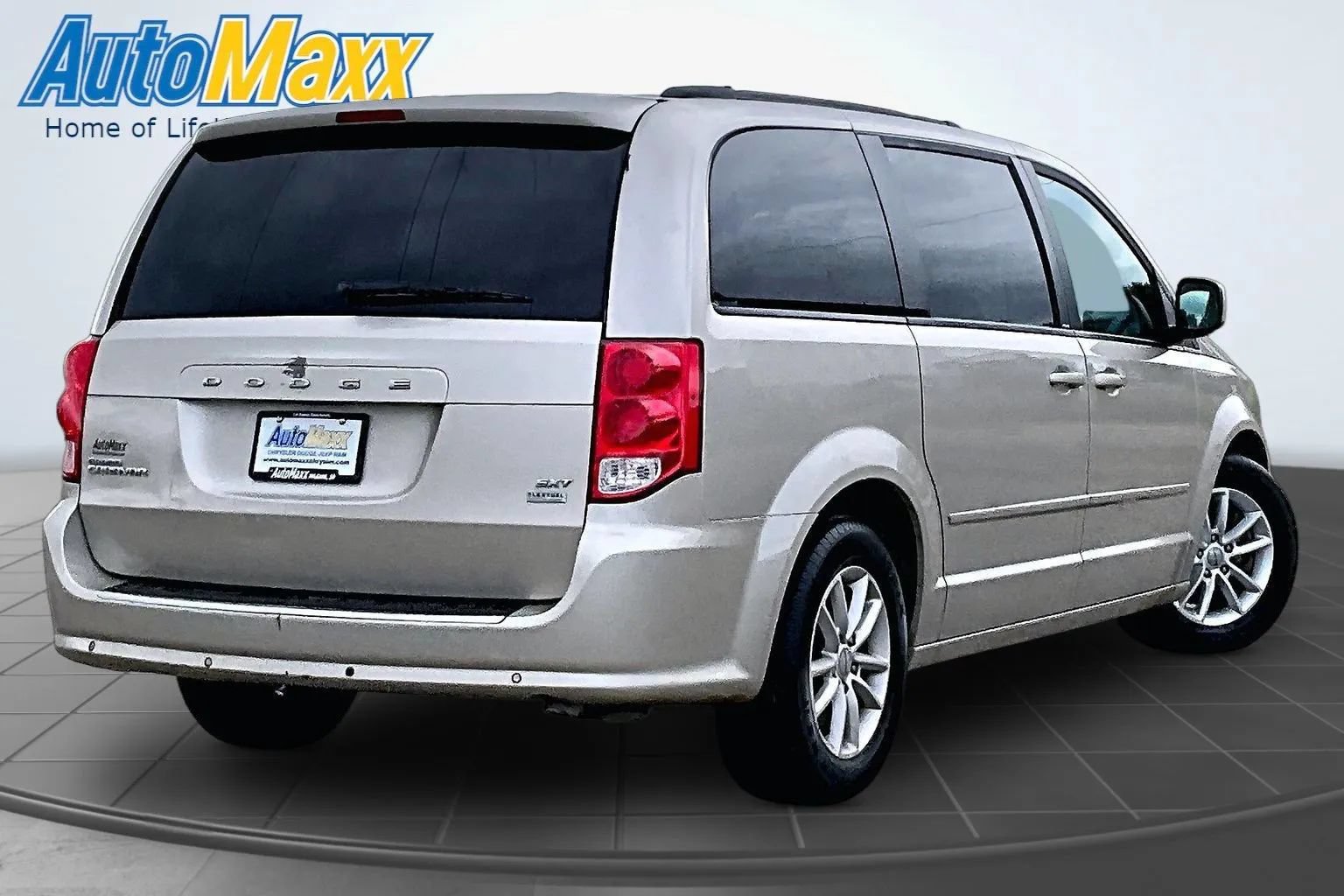 Used 2014 Dodge Grand Caravan SXT w/ Rear Park Assist Package FWD image 6