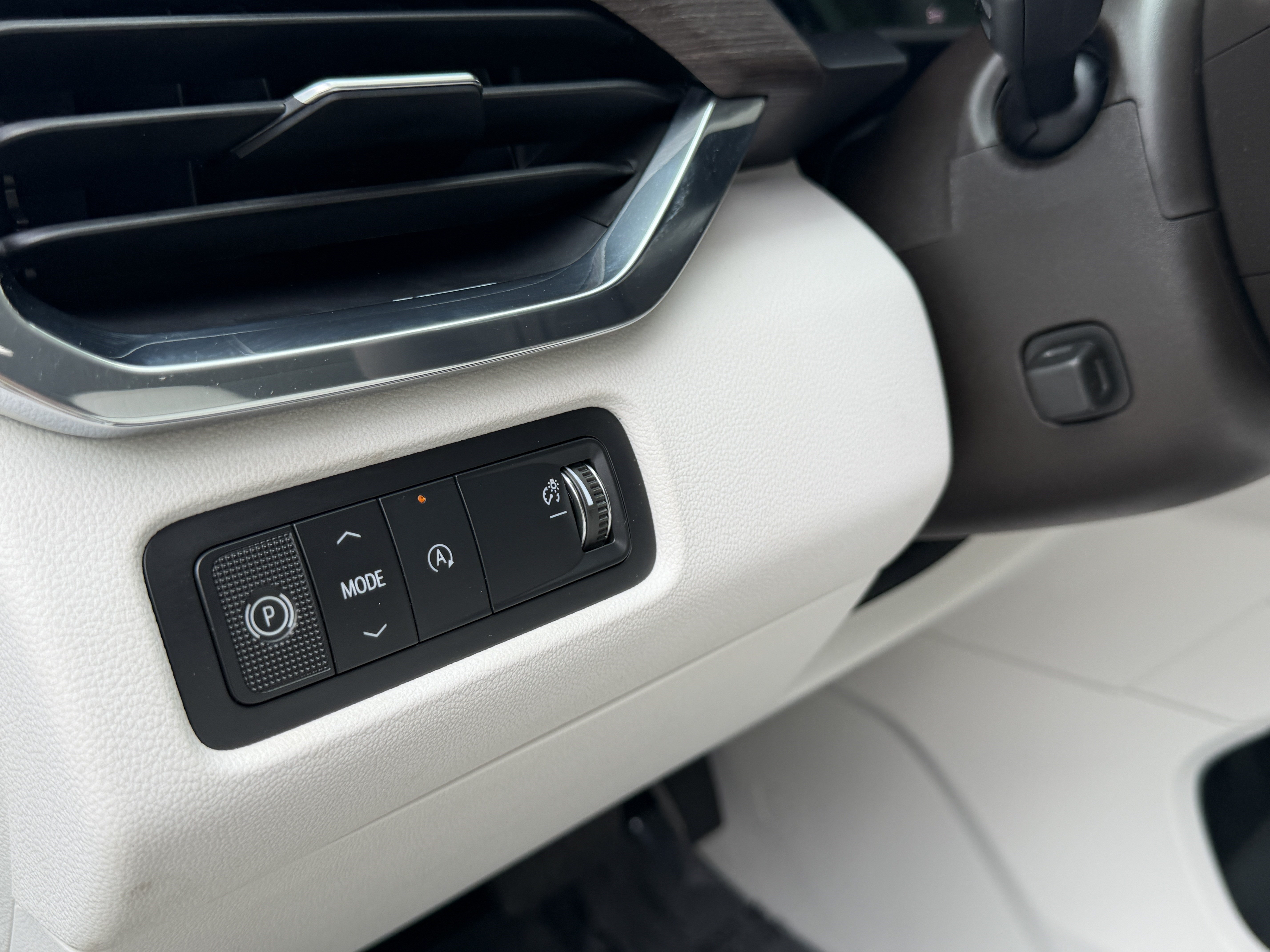 New 2027 GMC Acadia Denali w/ Denali Reserve Package FWD image 12
