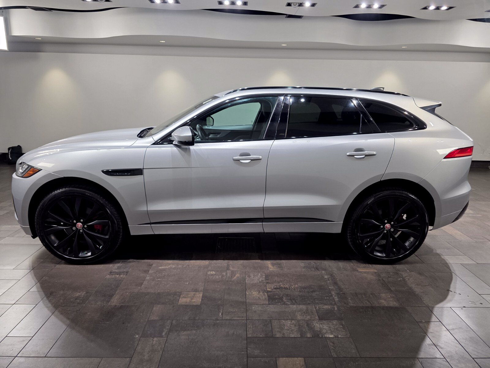 Certified 2020 Jaguar F-PACE S AWD/4WD image 3