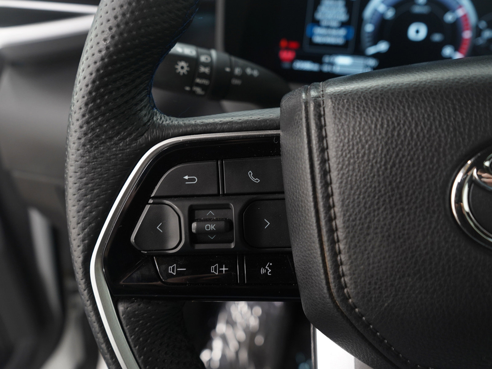 Used 2025 Toyota Tundra Platinum image 30