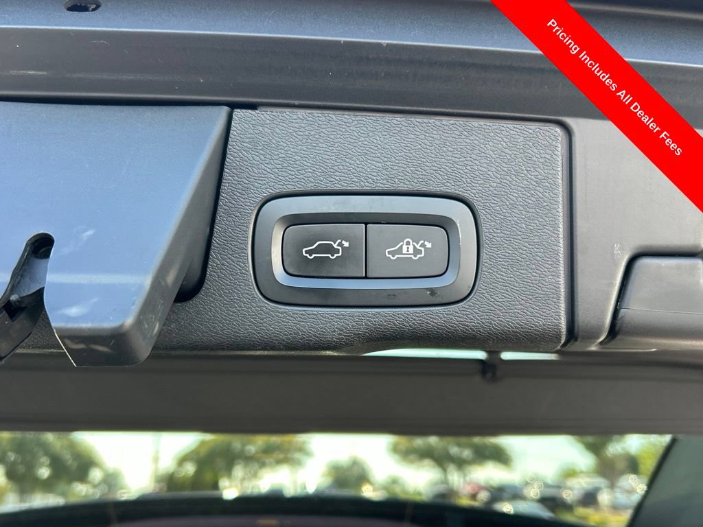 Used 2018 Volvo XC60 T5 R-Design w/ Convenience Package AWD/4WD image 16