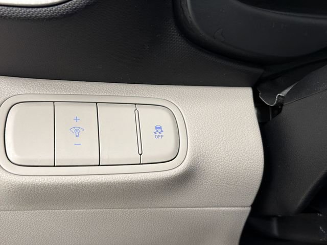 Used 2025 Hyundai Venue SEL image 27