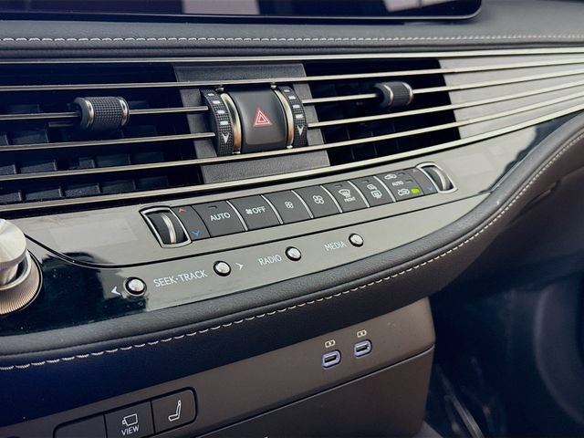 Used 2023 Lexus LS 500 AWD w/ Luxury Package image 16
