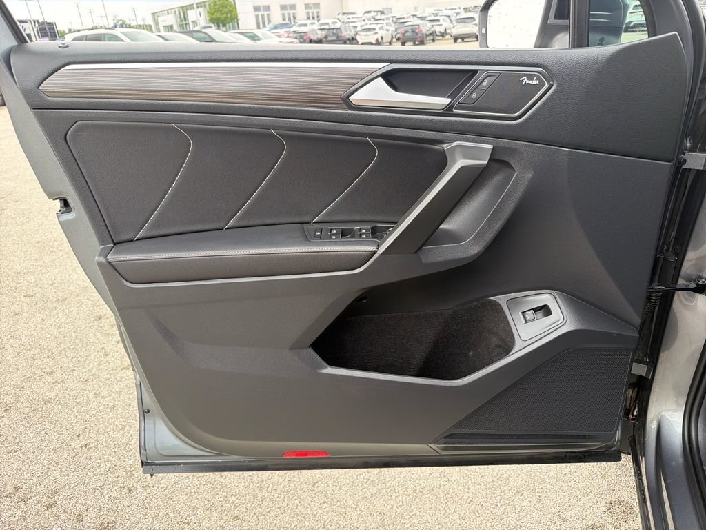 Certified 2022 Volkswagen Tiguan SEL R-Line AWD/4WD image 9