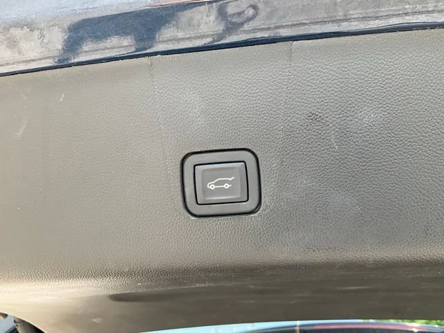 Used 2023 Chevrolet Traverse LT FWD image 19