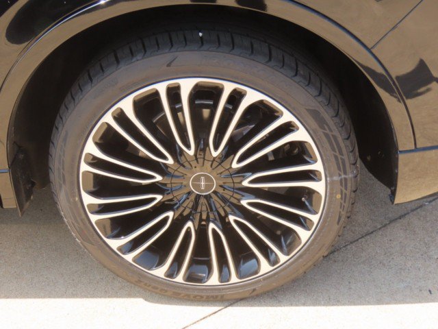 Certified 2023 Lincoln Aviator Black Label w/ Class IV Trailer Tow Package AWD/4WD image 16