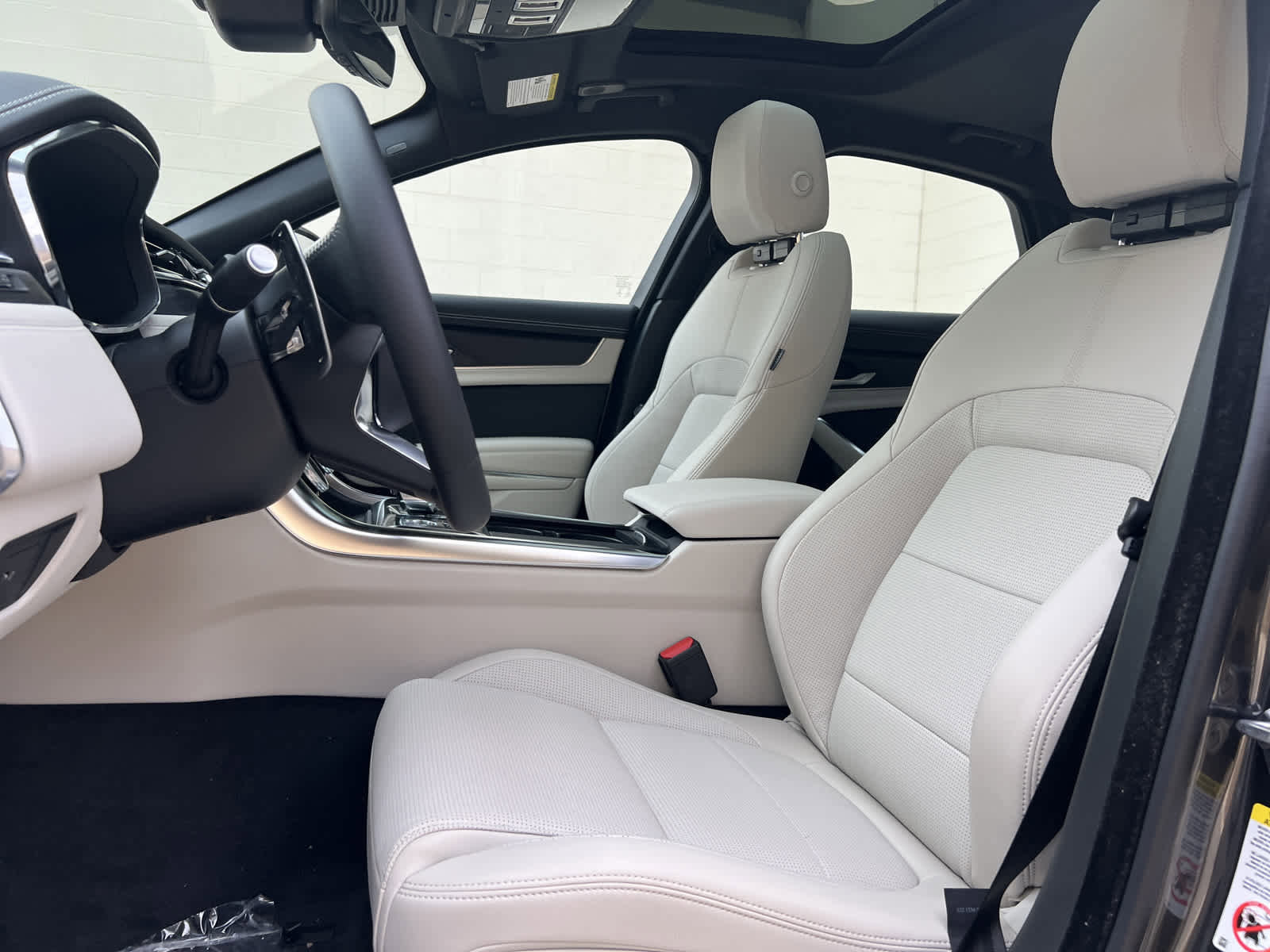 Used 2024 Jaguar XF R-Dynamic SE image 13