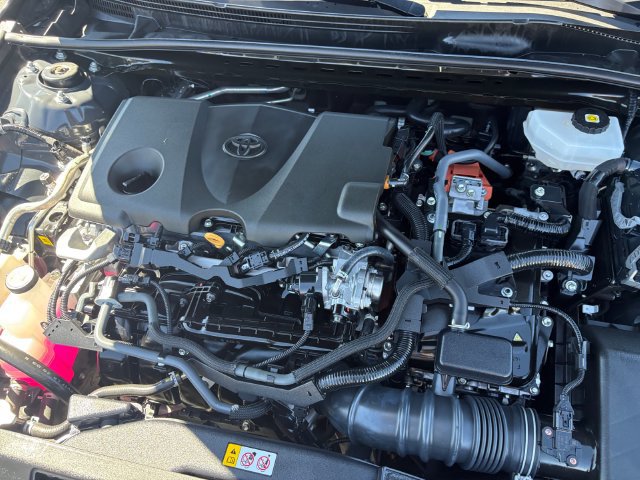 Used 2025 Toyota Camry LE FWD image 9