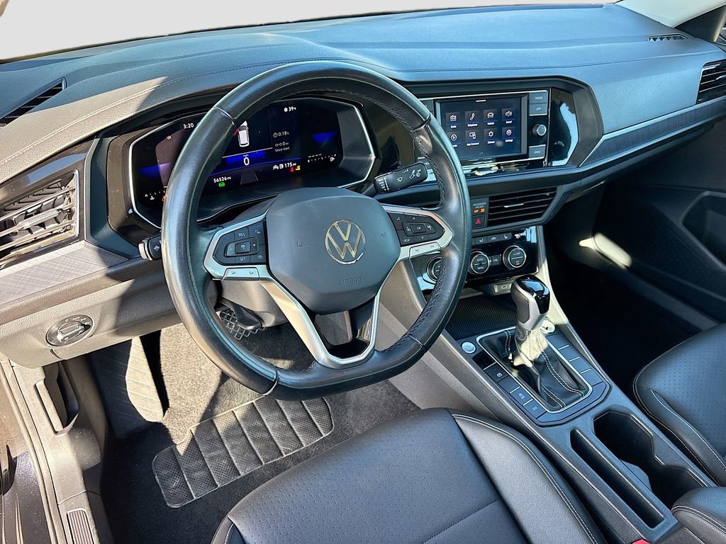 Used 2024 Volkswagen Jetta SE image 9