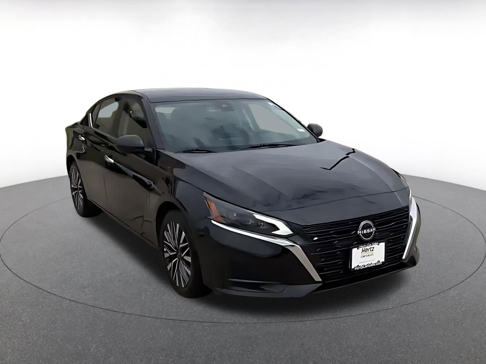 Used 2025 Nissan Altima 2.5 SV FWD image 3