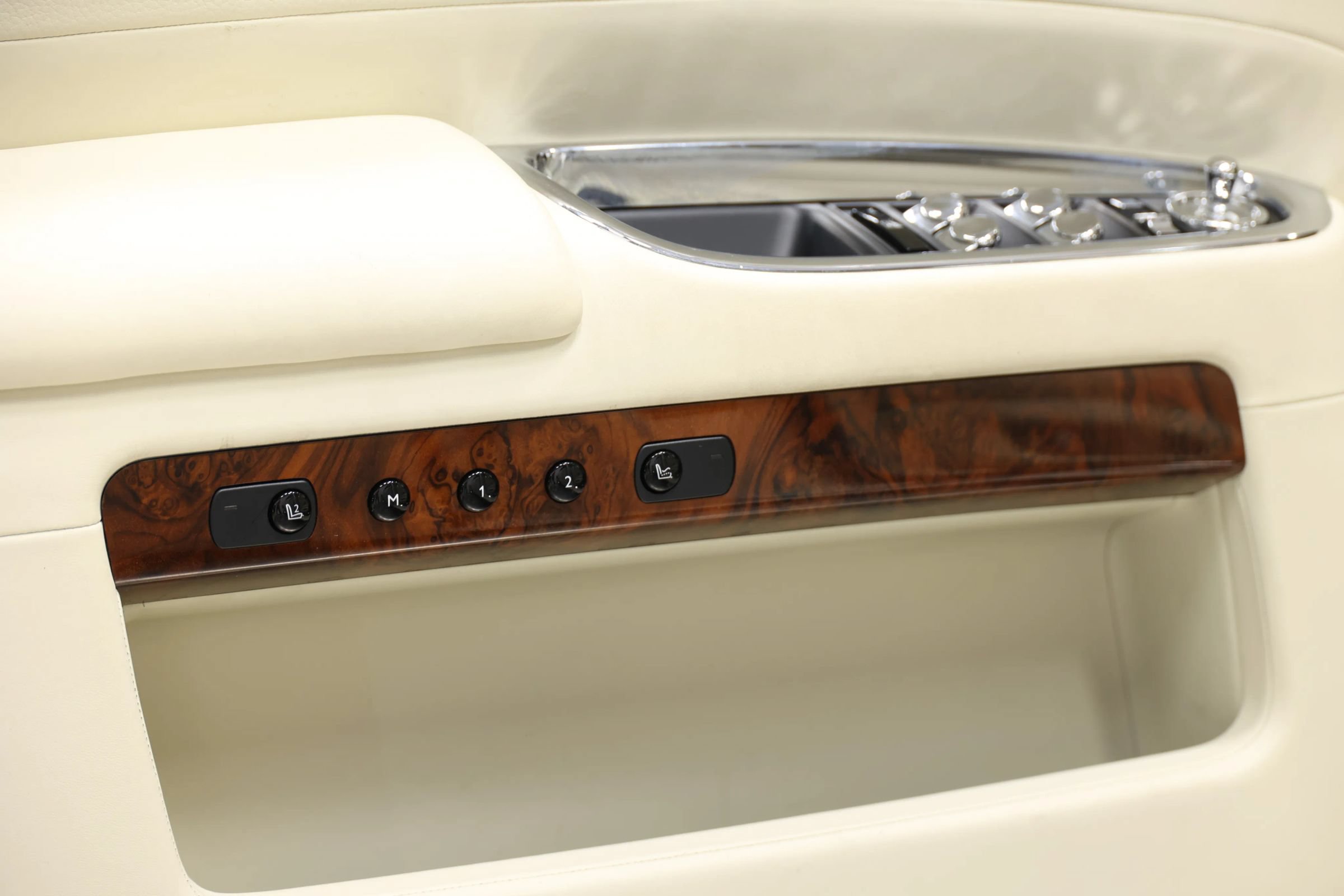 Used 2016 Rolls-Royce Ghost RWD image 12
