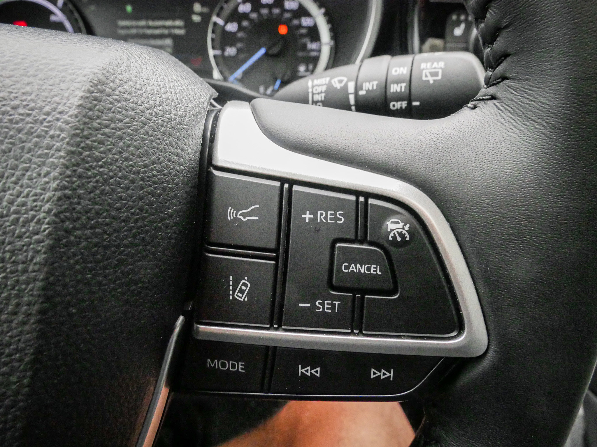 Used 2025 Toyota Highlander XLE AWD/4WD image 19