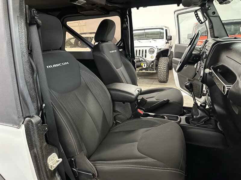 Used 2015 Jeep Wrangler Rubicon w/ Power Convenience Group AWD/4WD image 25