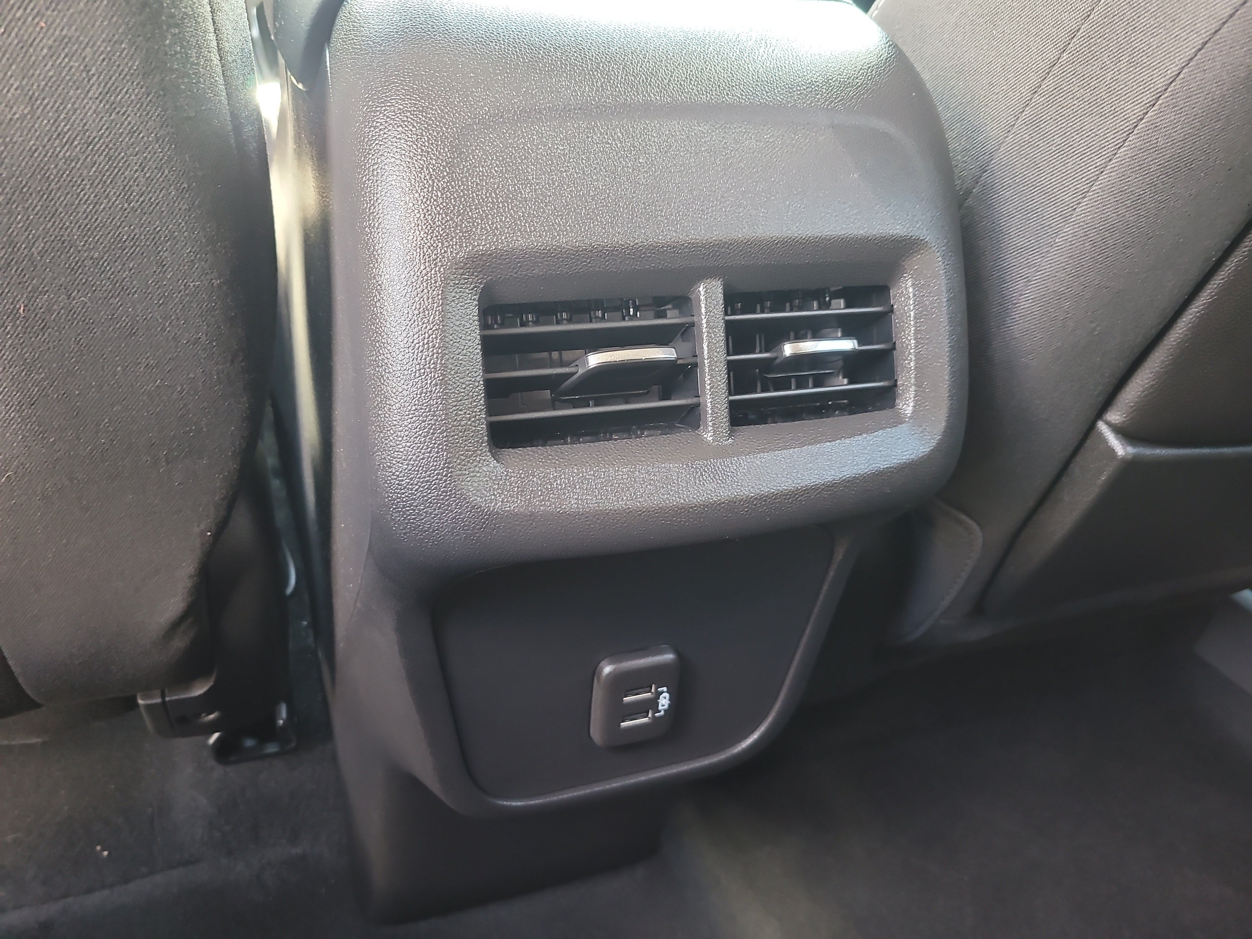 Used 2024 GMC Terrain SLE w/ Driver Convenience Package FWD image 13