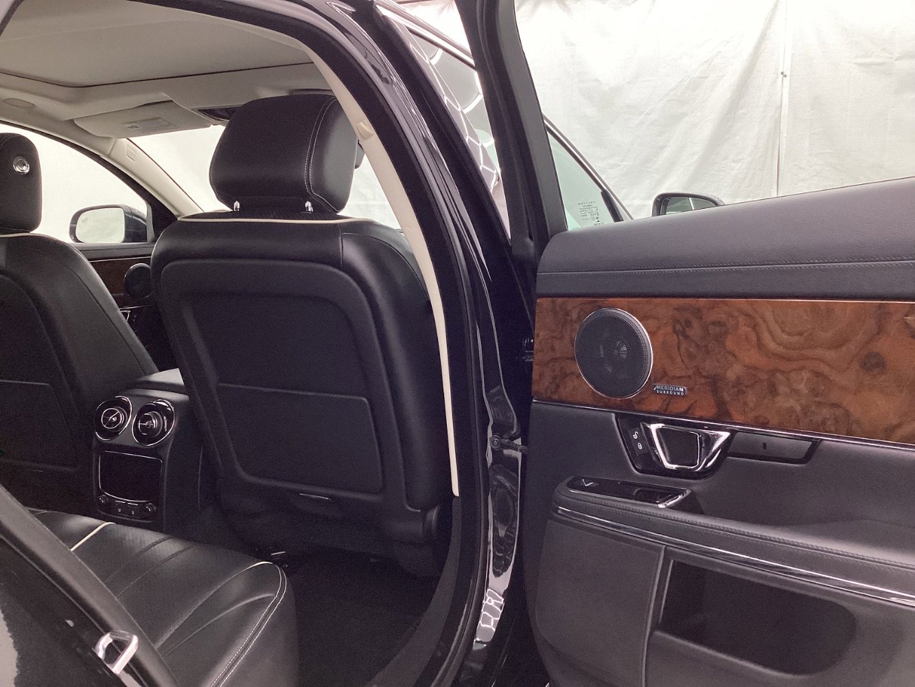 Used 2018 Jaguar XJ R-Sport image 27